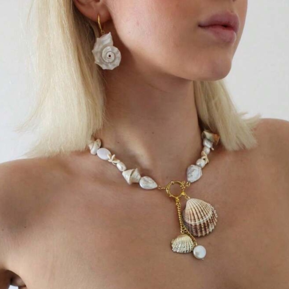 REVOLVE Pearl Shell Drop Earrings with Gold Hoops - Picture 2 of 5